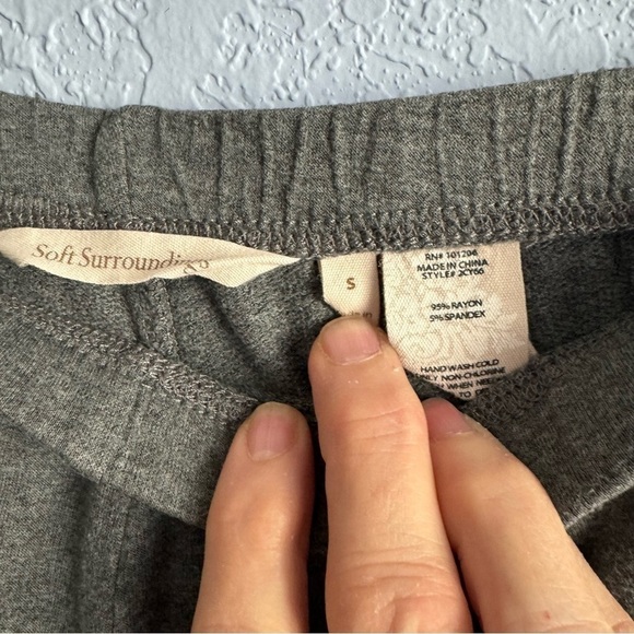 Soft Surroundings Gray Embroidered High Rise Pull On Stretch Pants - Picture 2 of 6